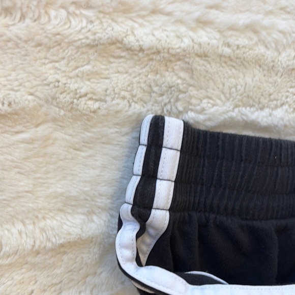 Adidas Black soft Shorts size youth medium - Picture 8 of 8